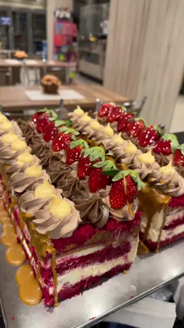 Rotina de trabalho na confeitaria 