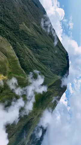 Atap Jawa Barat, Hasil shot Drone 2km dari puncak #fypシ #fyp #gunungciremai #ciremai 