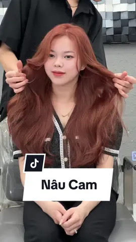 Nàng nào thích màu nhuộm tôn da nhưng không cần tẩy thì nhớ xem hết video này nha! Màu Nâu Cam !  Màu này tôn da số 2 thì không màu nào số 1 đâu ạ 🥰! #TikTokAwardsVN2023 #SportsOnTikTok #tocdep #hairstyle #phunu #lamdep #mauthoitrang 
