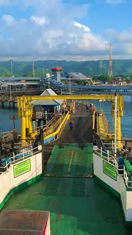 Orang gila mana yang udah tau dia dry text, ngilang2an, masih tetep aja  berharap & semangat cari topik #foryou #masukberanda #trend #xyzbca #roroferryshipnusantara #gilimanukketapang #ketapangbanyuwangi #pelabuhanlcmketapanggilimanuk 