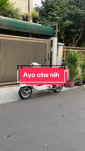 Bentar ay aku buat konten dulu, abis itu baru jemput 🛵✨#hzrproject #sarungjok #coverjokmotor #coverjokanticakarkucing #waterproof #aksesorismotor #vespa #vespamatic #vesmet #piaggio #vespamodifikasistyle 