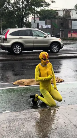 Weyyy es que neta amo vivir en México y la comunidad #LGBT 💕 . . . . . #cdmx #lagunilla #vibes #mood #lluvia #fyp #comedia 