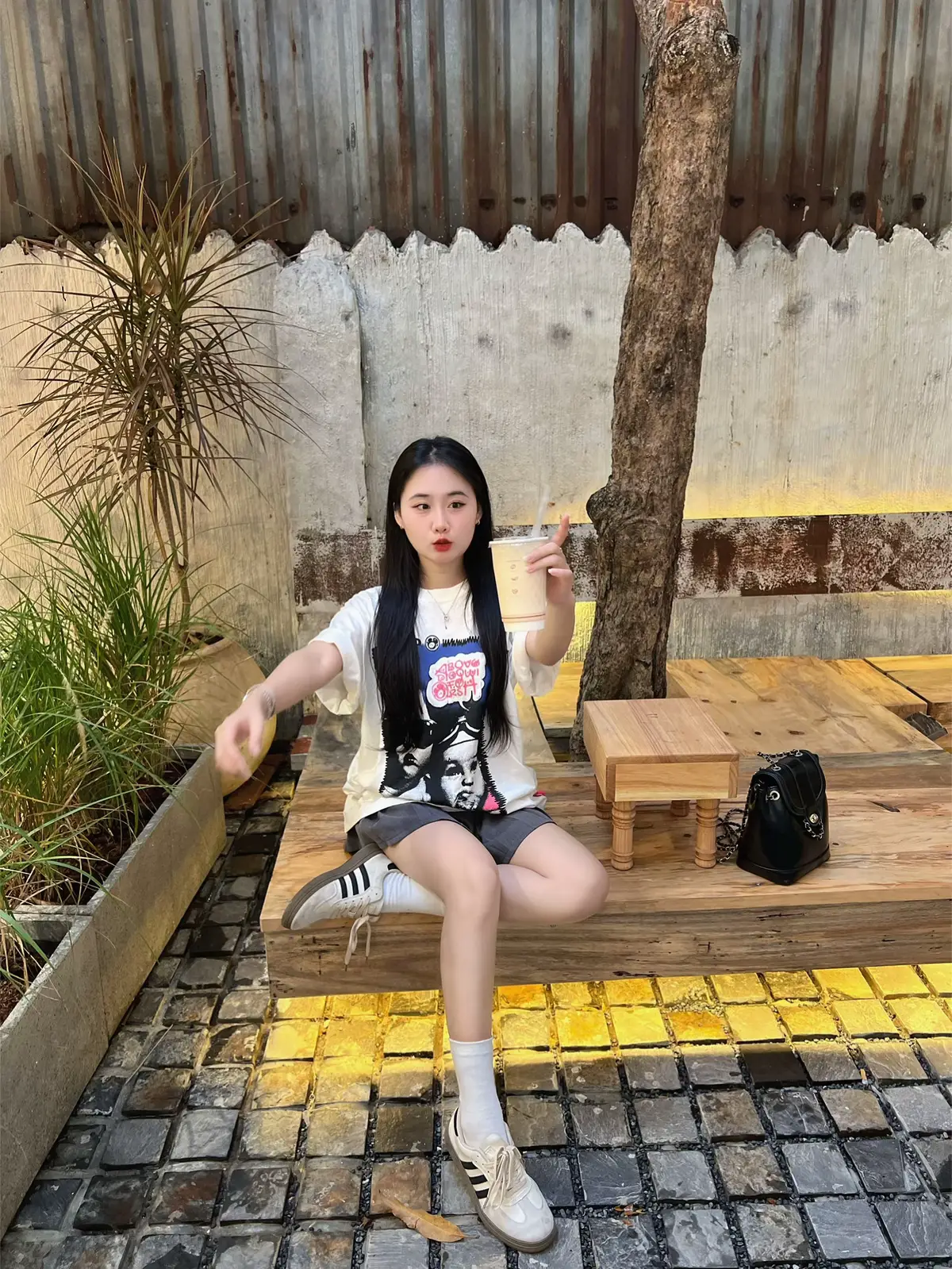 Khi tình cảm không suôn sẻ hãy làm việc chăm chỉ ! Rồi bạn sẽ thấy cả tình cảm lẫn công việc đều chả ra cái đ gì :)) #thanhthanh #xh #viral #fyp #macdepmoingay #outfitoftheday #phoidoxinh #outfitideas 