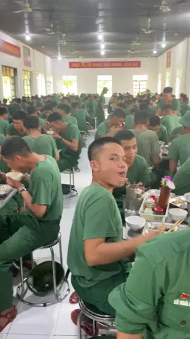 Ăn cơm trưa cùng các chú#capcut #xuhuongtiktok2024 #xuhuongtiktok #xuhuong #viarl #fybシ #bodocuho❤❤ #sudoan5tayninh #nhapngu2024 