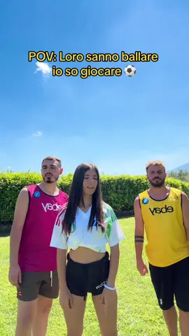 Meglio ballare o sapee giocare?⚽️👇🏻 #neipertee #foryou #fyp #calcio #villaelites #perte #foryoupage #italia @FiusGamer @giovannivisone 