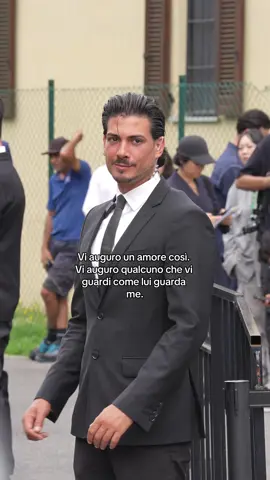 Un grazie a quel fotografo che ha filmato questo momento bellissimo. E un grazie al mio ragazzo per farmi sentire ogni giorno cosi voluta e amata ❤️