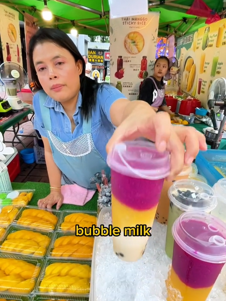$1.70 smoothie in Malaysia 🇲🇾 #malaysia #kualalumpurmalaysia #dragonfruit #travel #streetfood