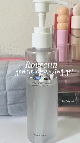 @Rovectin Global gentle cleansing gel 🛁🥣 
༘˚⋆𐙚｡⋆𖦹.✧˚ this is the perfect cleanser if you’re looking for something simple yet effective. I would recommend this for every skin type because it cleanses perfectly without stripping the skin. I always struggled to find a cleanser that wouldn’t make my skin feel tight and this one is perfect. It doesn’t have any fragrance or potential irritants and I love how it foams up🎐 
༘˚⋆𐙚｡⋆𖦹.✧˚ 🔗available on @YesStyle  you can find the link on my bio! @YesStyleInfluencers  💭use my reward code ILARIA10 to get 5% off your order! 🏷️#rovectin #gentlecleansinggel #skincare #kbeauty #aesthetic #tiktok #yesstyle #yesstyleinfluencers #targetaudience #viralmakeup #fyp #recommend #viral #beautylover #wonyoungism  @로벡틴 @rovectin_us 