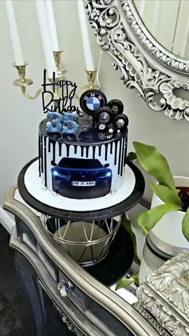 🖤🤍💙😎BMWBirthdayCake😎💙🤍🖤  Special cake for a special Man!🥰🫶😎 Introducing my latest showstopper composition:   💥🎂𝐒𝐭𝐫𝐚𝐜𝐜𝐢𝐚𝐭𝐞𝐥𝐥𝐚 𝐂𝐚𝐫𝐚𝐦𝐞𝐥 𝐂𝐫𝐮𝐧𝐜𝐡🎂💥  This recipe features a moist, rich sponge made with premium black cocoa, layered with indulgent stracciatella cream. The cake is further elevated by a decadent combination of caramel and peanuts, topped with luscious chocolate cream. Complete with intricate BMW decor and realistic headlights, this cake not only captures the essence of luxury but also delivers a taste experience like no other❤️😋  ✅️Black cocoa rich sponge 🥮🍫 ✅️Milky-kinder syrup 🍶 🥛 🫗  ✅️Stracciatella cream🧁🍫 ✅️Caramel & peanuts insert🥜🍮 ✅️Chocolate cream🍫🍫🍫 ✅️Edible decorations with real headlights 😎🫶 *this combination weights over 3200g