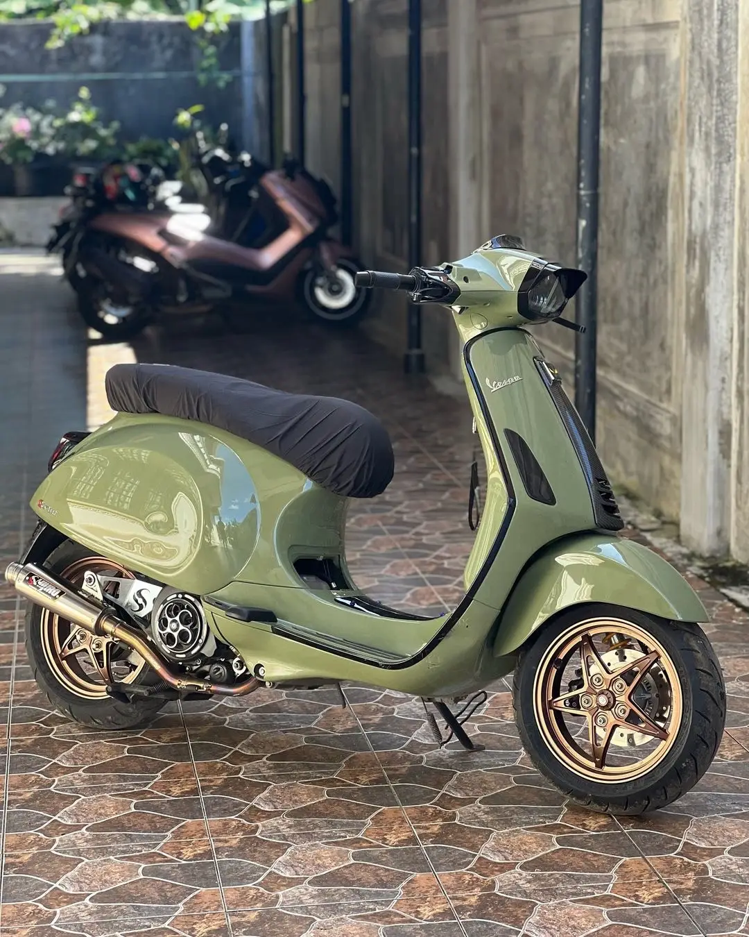 Jangan lupa follow untuk update setiap harinya🔥 Follow ig : vespastation_ Inspirasi from ig : @sprint.wilsoonn #vespaindonesia #vespamatic #vespamodifikasistyle #vespamodificationstyle