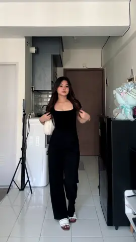 ngerasa cakep klo udah pake item item😭🙏🏻 #outfitideas #outfitinspo #fashiontiktok #outfitsinspo #fashioninspo 