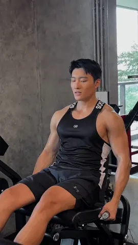 Đặc trưng của GOS Chuếc áo Signature đã đồng hành cùng 6 năm qua cùng các GOSboy 🔥💪🏻  #gos #godsofsports #sportswear #traidep #gym #gymwear #aothethao #Fitness #gymoutfit 