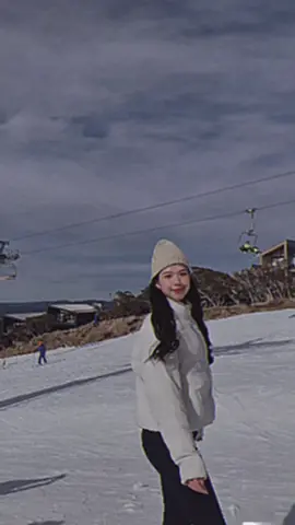Em bé đi núi tuyết #xuhuong #fyp #mtbuller 