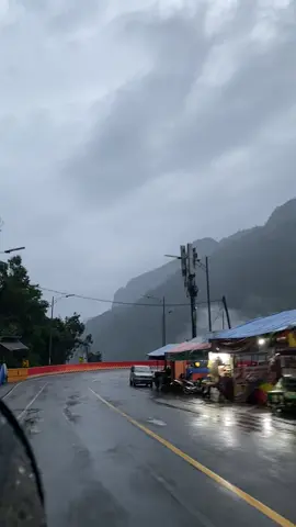 🙂👍🏻#fouryoupage #beranda #hujan #kelok9 #sadstory #sadvibes 