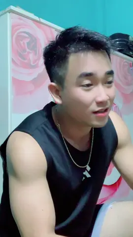 Đưa tay a ngắt cái cọng ngò !