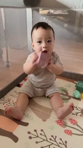 Long time no see, my bestie 💓  Aaron now has two front teeth and is beginning to stand by holding onto the handrail. His crawling has become much faster, and he's starting to say 
