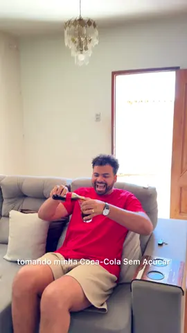 Eai meus filhos, eu e a @cocacolabr queremos saber qual é o melhor momento do seu dia.  Meu dia só fica completo tomando minha Coca-Cola Sem Açúcar, e o seu ? Me contem aí hehe  Experimente você tbm o sabor irresistível de Coca-Cola Sem Açúcar.  #CocaColaSemAcucar #AMelhorCocaCola  #publicidade