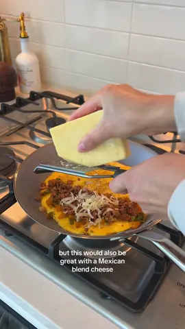 not sick of em yet 😏 this week’s omelette filling is chorizo (that i got on sale 🙏), sauteed bell peppers & onions and cheddar cheese! simply delishhhh 💃 #omelettes #breakfastrecipes #mealprepbreakfast #healthybreakfast #highproteinbreakfast #chorizo #mexican #savorybreakfast 