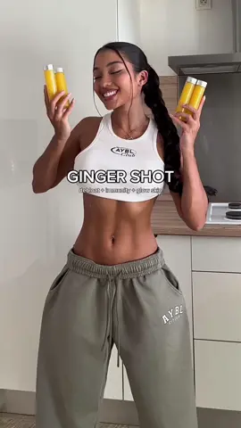 ginger shot details 🫚 outfit from @aybl | code: CORALIE10 RECIPES ✿ 1 orange ✿ 1 lemon ✿ 50 gr ginger ✿ water ✿ a pinch of black pepper ✿ a pinch of turmeric BENEFITS ✿ boosts immunity ✿ help to stomach debloat ✿ reduces inflammation ✿ improves brain function ✿ glow skin Put everything in a blender then remove the pulp. Best consumed immediately in the morning 🍋🫚 2/3x per week #gingershot #healthyjuice #detoxjuice #glowskin #juice #snatchedwaist  