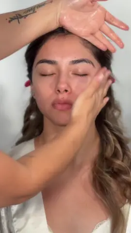 Absolutely love what I do ✨☁️🤍 for bridal glam or content services click link in my IG bio ✨ . . #bridal#bridalmakeup#mua#fypage#viral#hairstylist 
