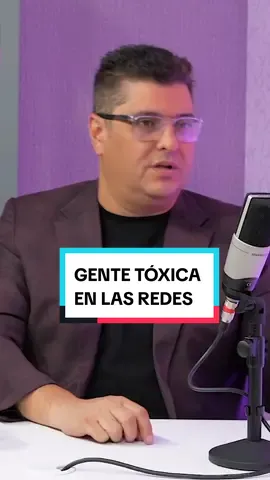 ¿Crees que la gente debería cuidar lo que opina de otros? Quiero leerlos... Si no han visto esta entrevista, los espero en ▶️ YOUTUBE  . . . #PodcastTodoEstáEscrito #Podcast #youtube #GizelMobayed #LeonardoVillalobos 