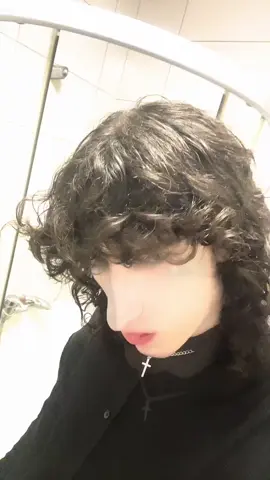 im weird i know #fyp #goth #dark #grunge #eboy #alternative #weirdcore #wolfcut 