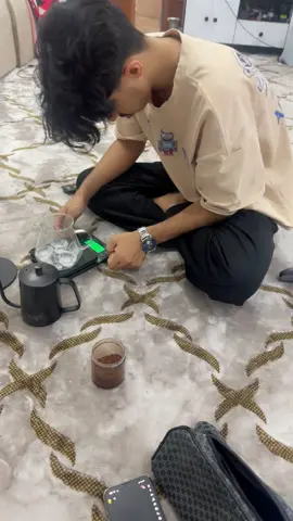 زياد يشرح بس صدمته🤣👌🏻#زيادوعلي #اكسبلور #fpy #foryou #سعودالعتيبي #الرياض #اخوي #الشعب_الصيني_ماله_حل😂😂 #فصلات @علي وزياد 