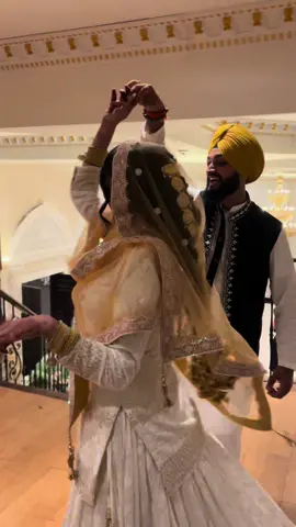 roooh nu roooh 🌻 #fyp #jago #punjabiwedding #surjitbindrakhia #sheesha #torontobridalmakeupartist #blendandtease #punjabicouple #sikhwedding #virk #alepetandsimran  #toronto #malwa #punjabi #fypシ゚ 