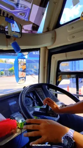 Ciri khas Driver Ali setiap memasuki terminal dengan membunyikan Klakson 😁 #fyp #xyzbca #viral #sumbergroup #sklovers #busjawatimuran #busjatim #aliklakson #w7202up @anoo @Maz_Halim15 @Mas Wan @_ade19kurniawan @cctv_klatenselatan 