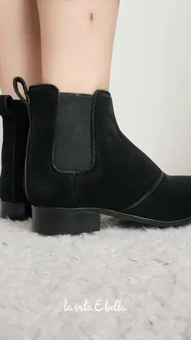 Meet Chelsea 👋 your new go-to boots! Comfy, chic, and affordable—perfect for any occasion. Step up your style game with Chelsea! 👢💫 #OOTD #fashiontiktok #fashion #boots #womenboots #chelseaboots #fyp #winterboots 