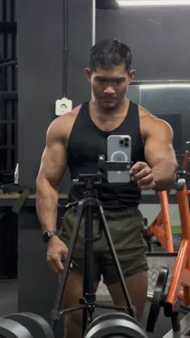 Flexing./ #physique #Fitness #workout #gym 