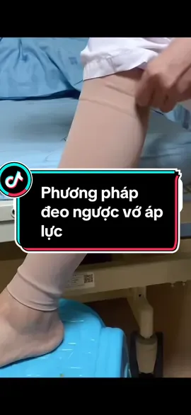 Cách đeo vớ áp lực từ mặt trái của vớ.  Nhanh chóng và đơn giản! #voykhoa #voapluc #tatykhoa #voykhoachinhhang #suygiantinhmach #suygiantinhmachchiduoi #LearnOnTikTok #fyp 