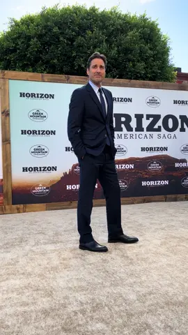 Nothin’ but the best out west. 👌 Luke Wilson has arrived at the #HorizonAmericanSaga Premiere.