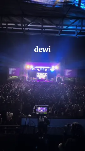 BIAR PERLAHAN WAKTU BUKTIKAN INDAH ARTI HIDUP INI.... #threesixty #dewi #konser #surabaya #fyp #tiktok 