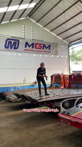 MGM KAROSERI BANJARNEGARA Jasa Pembuatan Karoseri Truk Towing dari yang MANUAL sampai HIDROLIC yang PALING CANGGIH, Cat Oven Bagus Bagus, Modelnya Keren Keren, Desainnya Disukai Banyak Orang Yang paling penting KARYA ANAK BANJARNEGARA YANG DIMINATI SELURUH KONSUMEN DISELURUH INDONESIA MGM Karoseri Melayani Pembuatan - TRUCK TOWING - TRUK BOX HYDROLIC - TRUK PEDROCK - MOBIL BOX - TRUK BAK KAYU - TRUK DAM Harga mulai: 80JUTA - 450 JUTA Spesial Promo:  PEMBUATAN 10 KAROSERI UNIT BONUS 1 UNIT Info lebih lanjut: - Instagram: @mgm_indonesia_official - WA: 081226668833 🌍 Alamat Lokasi: Jl. Raya Gemuruh Tampomas Kec.Bawang Banjarnegara ⏰ Buka dari jam 08.00-17.00 WIB #banjarnegara #banjarnegaraterkini #mgmkaroseri #mgmbanjarnegara #infobanjarnegara #kabupatenbanjarnegara #towingbanjarnegara #truktowing 