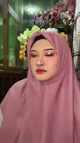 Lok en aaa, sampek jilbab e mleyot kabehhhh iloo 😡😭 #makeupinpacar #makeupcowo #couplecomedy #bucin #myboyfriendtrend #MakeupCowok #fyp #fyp #viral #fypage #foryoupage #viral #lucu #pasanganlucu #romantis #xybca #couplegoals #makeupgraduation #makeupengagement #makeuptutorial #muamalang #muabatu #muabatumalang 