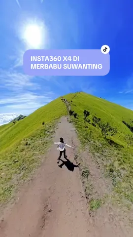 Untung punya Insta360 X4 jadi bisa take video ala ala pake drone di Merbabu 🙇🏻‍♂️🔥 #nodronenoproblem #insta360x4 #merbabu #merbabusuwanting 