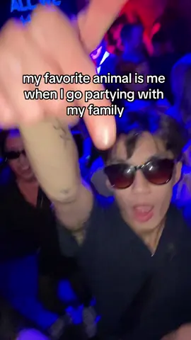 When I go clubbing with my cousins it‘s basically always a blast (for me at least 🤩) #clubbing #party #partyera #fypage 
