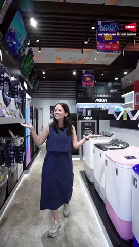 Kalo di Jakarta Fair Kemayoran udah pasti harus mampir booth #AQUAElektronik dong! Potongan harga✅ Extra cashback✅ Free gift✅ dan ada games tambahan juga?😱 Yuk, beli wishlist AQUA Elektronik kamu di JFK Hall D2 ya!