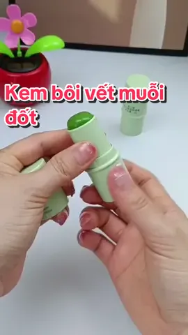 Công dụng của loại kem bôi vết muỗi đốt này hiệu quả thật, thiết kế thì nhỏ gọn, tiện lợi mang theo bất cứ đâu #kemboimuoidot #kemboimuoidotchobe #kemtrimuoidot #kemtrimuoidotchobe #giadungtienich 