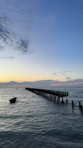 Indah Bagai Surga✨ #senjasorehari #pantaitemajuk_sambas #pantaicamarbulan #temajuk #sambaskalimantanbarat #sambaspaloh #fyp #fypシ #fypage #foryoupage 