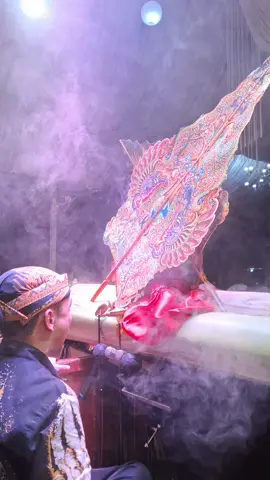 kubumi teu di tampi ku jagat teu di tarima komo kunu kawasa . . . . Rahwana Pejah garapan ti @giriharjaduaputu  kidalang @Khanha Ade Kosasih Sunarya  #wayang #wayanggolek #pamiartawayanggolek #balaputragiriharja2 #fyp 