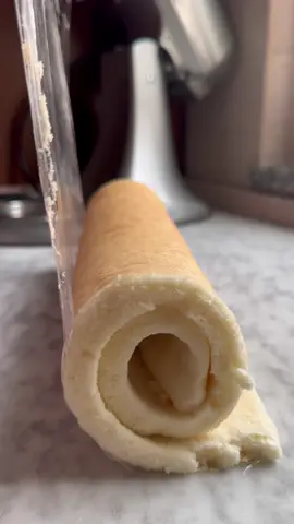 Come lo farciresti?🥰 1G: lamozzarellaincarrozza ♥️ #rotolo #pastabiscotto #ricettafacile #viral #perte 