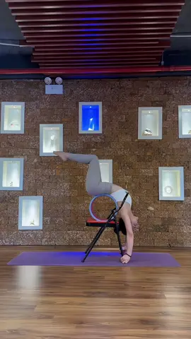Yoga với ghế  và vòng nhé !  Thử nghiệm sự linh hoạt trong yoga và xem liệu bạn có thể uốn cong trái tim của crush không!” 😆 #yogalife  #yogapose   #yogaghe  #yogavong  #dailyyoga   #HuongThuongyoga