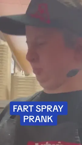 They don’t get paid enough for this 🤮😂 🎥LornaRobinson via ViralHog