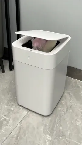 Easy to pack the trash bags😏#goodstuff #goodthings #homehacks #householditems #gadget #LearnOnTikTok #tiktokmademebuyit #fyp #foryou 