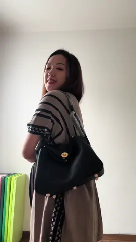 Yuk yang mau Lindz bag medium size 26 buruan join live aku sekarang yaaaa ❤️❤️ Follow @Levotrepoche.id juga ya kita live setiap hri start jam 9 pagi ya guyss 🥰 #taskulitasli #tashandmade #nobrandbag #racuntiktok #fyp #taswanita 