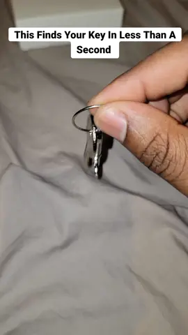 This id a key finder that funds your keys and/or belongings instantly #keyfinder #lostkeys #homeaccessories #fyp #foryou #summersale #TikTokShop #techreviewswitheb #tiktokmademebuyit 