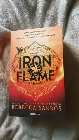 Végre megjelent 🥹❤️‍🔥🐉 #BookTok #book #fourthwingrebeccayarros #fourthwing #ironflame #ironflamerebeccayarros #ironflamebook #rebeccayarros #bookworm #violetsorrengail #xadenriorson #dragons #tairn #andarna #sgaeyl #booktokfyp #fy #nekedbe 