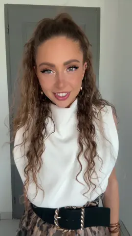 Cette passion d’assortir son maquillage à sa tenue ..✨  #OOTD #outfitideas #makeup #maquillageyeux #look #outfit #looksinspiration #curlyhair #fashion #style #mode #ideedelook #maquillage #mode #provence #summermakeup #summeroutfit 